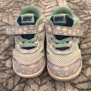 Nike baby girl shoes ❄️
